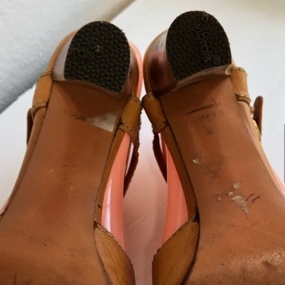 Stuart Weitzman pointytoe leather tieki stiched T-Strap Heels