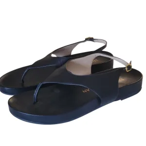 Stuart Weitzman Summer Leather Thong Sandal Size 10B