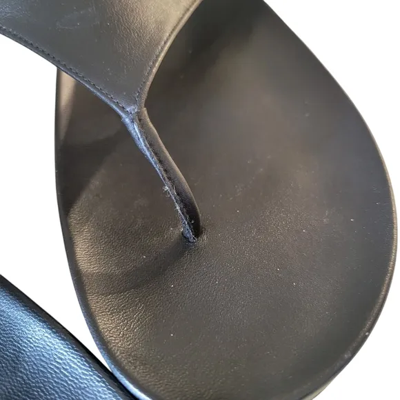 Stuart Weitzman Summer Leather Thong Sandal Size 10B