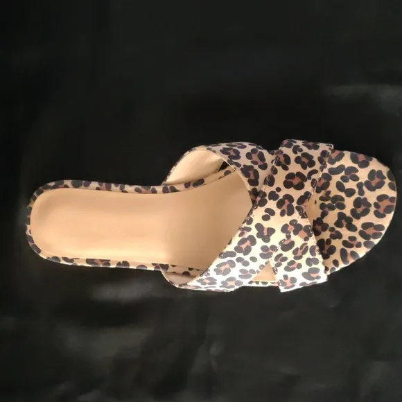 Stuart WeitzmanRoza Leopard Print Leather Sandals. Size 6B