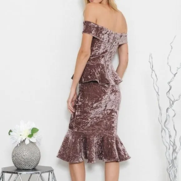 STUNNING VELVET DRESS