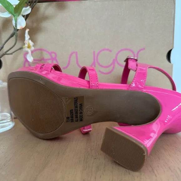 SUGAR ~ Women’s bold pink strappy sandal shoe w/unique square heel size 7.5