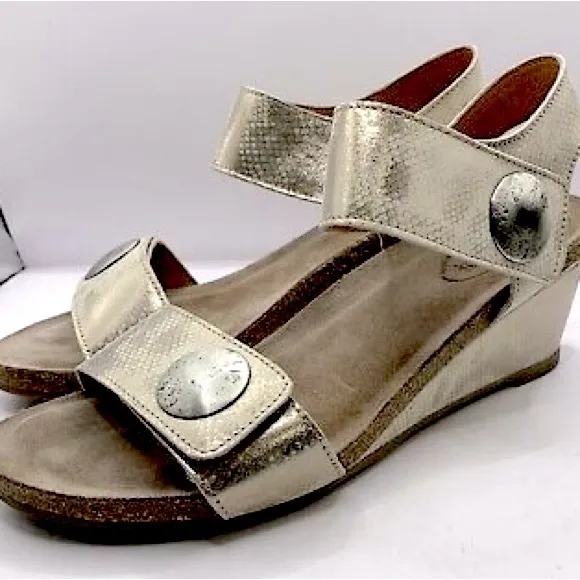 Taos Footwear Women's Carousel 2 Wedge Sandal size 41 or 10.5