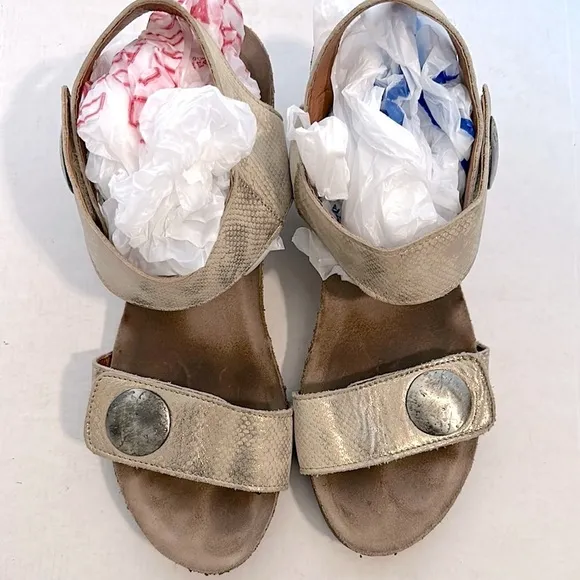 Taos Footwear Women's Carousel 2 Wedge Sandal size 41 or 10.5