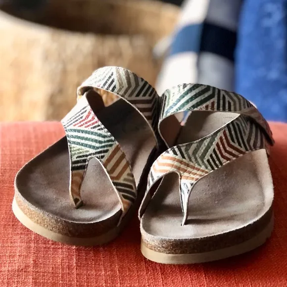 TAOS Luckie Walking Sandals