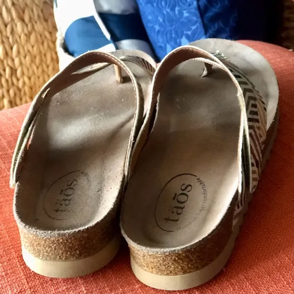 TAOS Luckie Walking Sandals