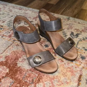 Taos Orthopedic Gray Leather Double Strap Cork Wedge Sandals Size 11