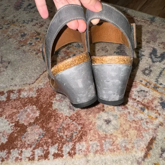 Taos Orthopedic Gray Leather Double Strap Cork Wedge Sandals Size 11