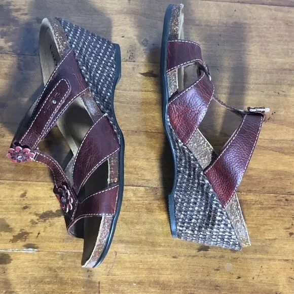 Taos Sandal Womens 7 Red Brown Tender Wedge Leather Slip On Flower Rhinestone