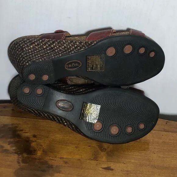 Taos Sandal Womens 7 Red Brown Tender Wedge Leather Slip On Flower Rhinestone