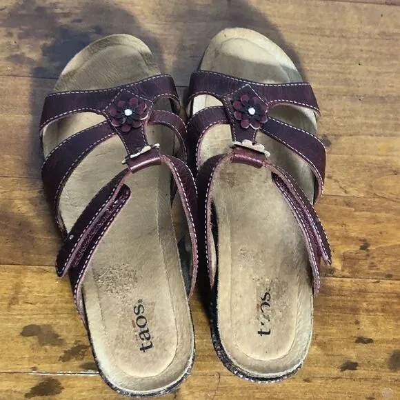 Taos Sandal Womens 7 Red Brown Tender Wedge Leather Slip On Flower Rhinestone