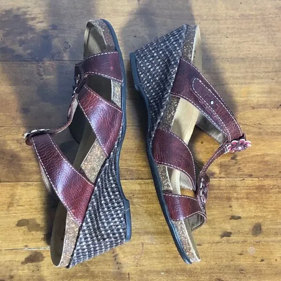 Taos Sandal Womens 7 Red Brown Tender Wedge Leather Slip On Flower Rhinestone