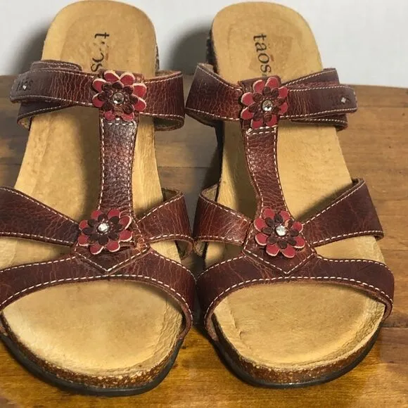 Taos Sandal Womens 7 Red Brown Tender Wedge Leather Slip On Flower Rhinestone