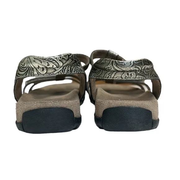 Taos Trophy Leather Sandals Floral in Pewter Casual Outdoors Dressy Beauty 6