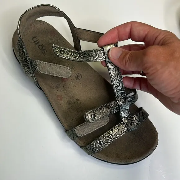 Taos Trophy Leather Sandals Floral in Pewter Casual Outdoors Dressy Beauty 6