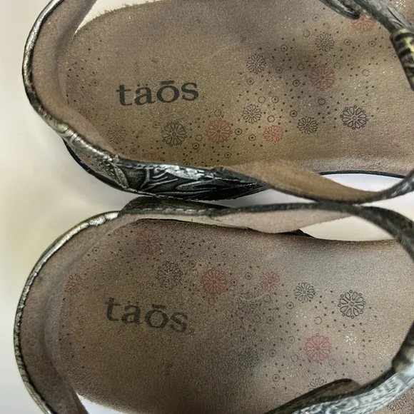 Taos Trophy Leather Sandals Floral in Pewter Casual Outdoors Dressy Beauty 6