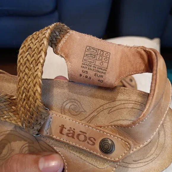 Taos trulie Camel sandals Women’s US Size 9-9.5