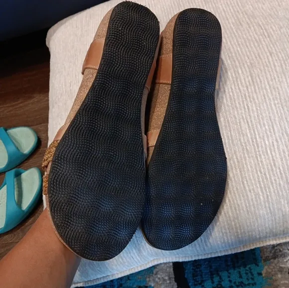 Taos trulie Camel sandals Women’s US Size 9-9.5