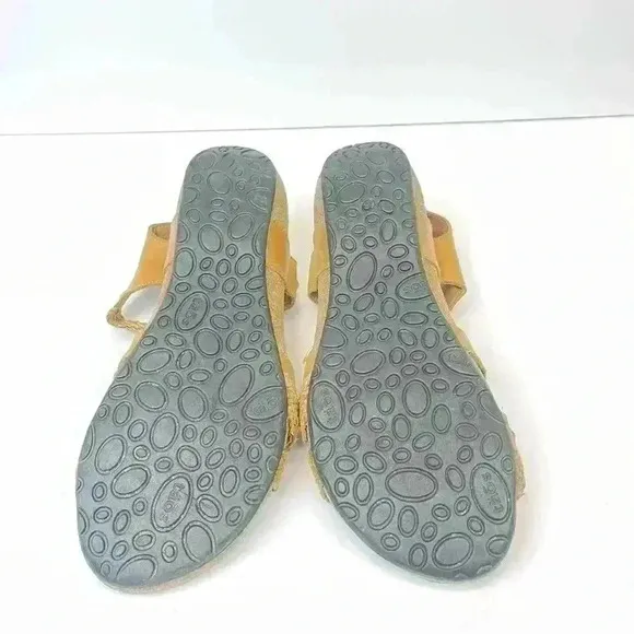 Taos Trulie Leather Comfort Wedge Sandals Taos Shoes Us Size 7 - 7.5 Euro 38