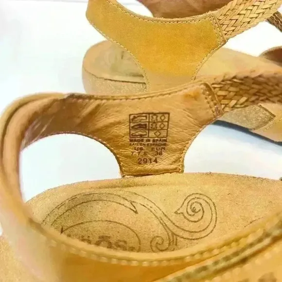 Taos Trulie Leather Comfort Wedge Sandals Taos Shoes Us Size 7 - 7.5 Euro 38