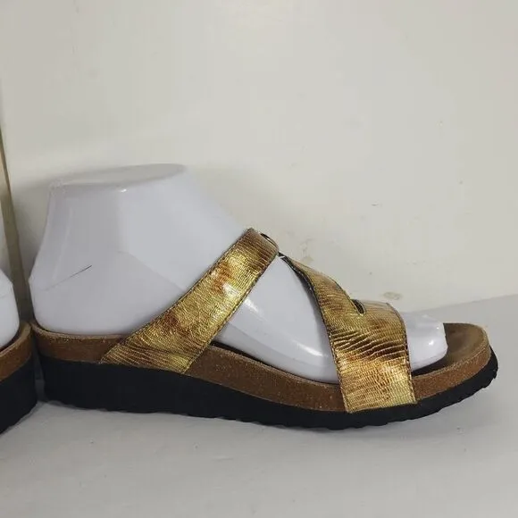 Taos Women’s Zephyr US7 Gold Metallic Leather Slip On Law Wedge Strappy Sandals