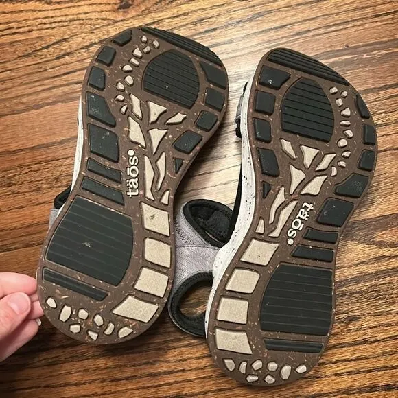 Taos Super Side Women's Gray Emboss Sandals Size 7 Sporty Athleisure