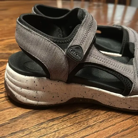 Taos Super Side Women's Gray Emboss Sandals Size 7 Sporty Athleisure
