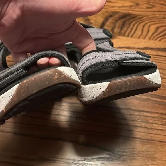 Taos Super Side Women's Gray Emboss Sandals Size 7 Sporty Athleisure