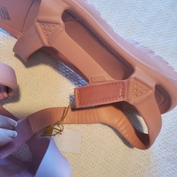 Teva Hurricane XLT2 Sport Pink Sz. M9 W11 Sandals