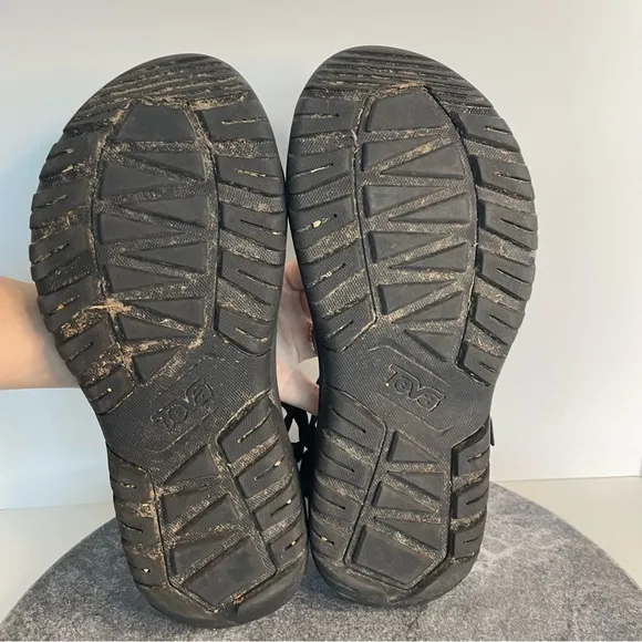 Teva Men’s Solid Black Hurricane Strap Sandals Shoes 9