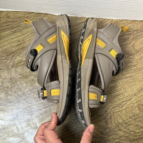 Teva Shoc Pad Hiking Strap Up Brown Sandals Size 8