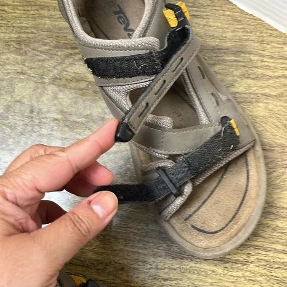 Teva Shoc Pad Hiking Strap Up Brown Sandals Size 8