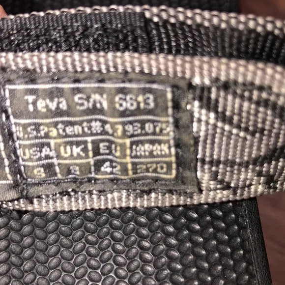 Teva size 8 men’s black hiking sandals