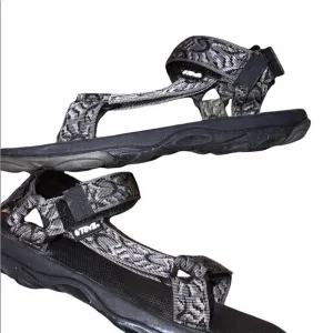 Teva size 8 men’s black hiking sandals
