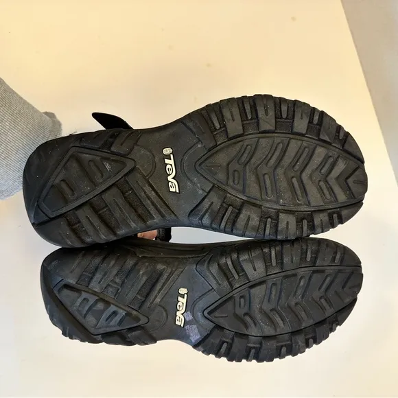 Teva Women's Hurricane 4 Sandal Size 10