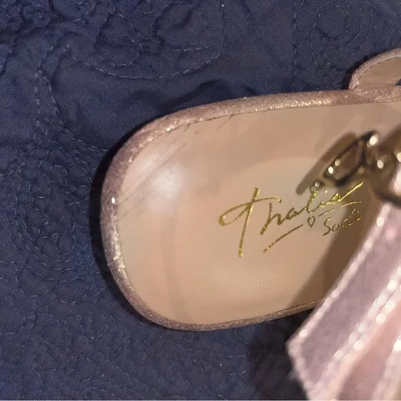 Thalia Sodi Rose Gold/Pink Flat dressy sandals, size 10