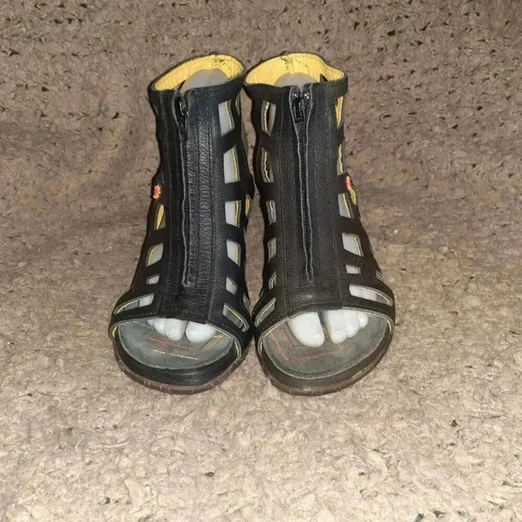THE ART COMPANY-Black Leather-Cage Cut-Out-Top Zip Sandals-Sz 37-Near Mint