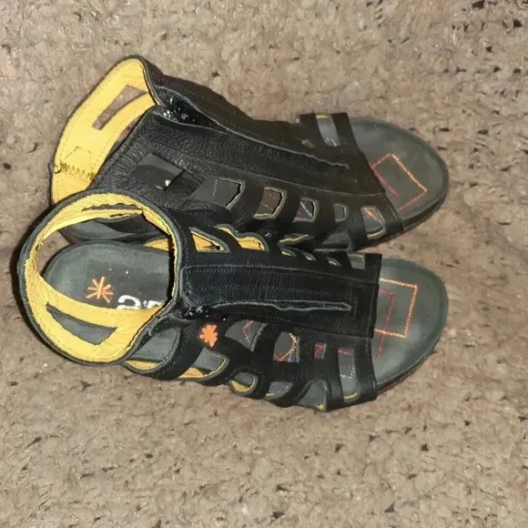 THE ART COMPANY-Black Leather-Cage Cut-Out-Top Zip Sandals-Sz 37-Near Mint