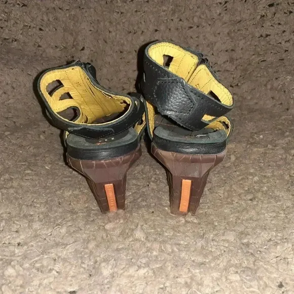 THE ART COMPANY-Black Leather-Cage Cut-Out-Top Zip Sandals-Sz 37-Near Mint