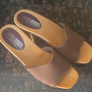 The Leather Collection Vintage Slip-On Leather Clog/Open Toe Sandal Size 6 (37)