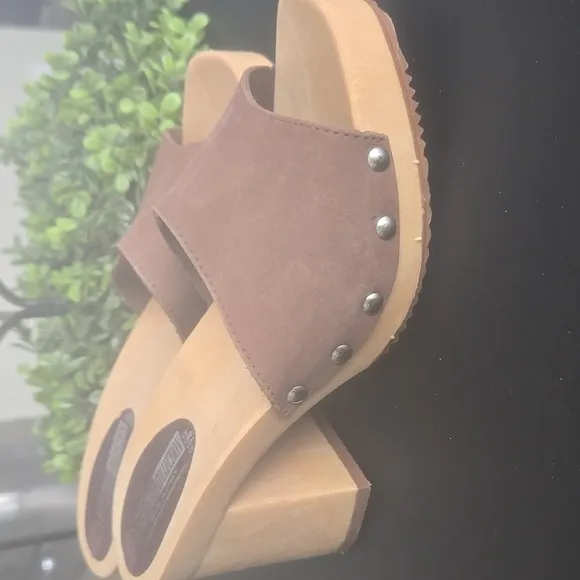 The Leather Collection Vintage Slip-On Leather Clog/Open Toe Sandal Size 6 (37)