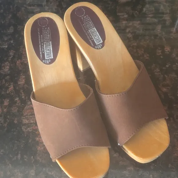 The Leather Collection Vintage Slip-On Leather Clog/Open Toe Sandal Size 6 (37)