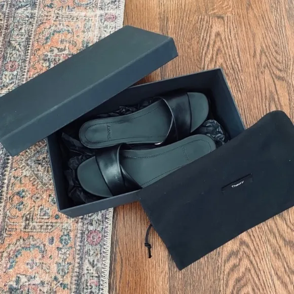 THEORY Sandals