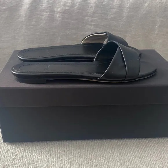 THEORY Sandals