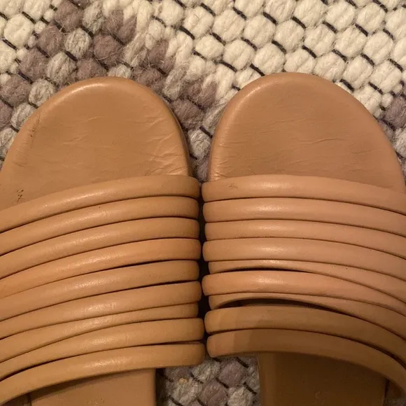 Tkees Caro Sandals/Flips in Pout SIZE 7