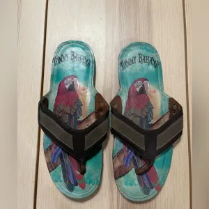Tommy Bahama Samoa 200-Parrot Beach Vibes Sandals‎
