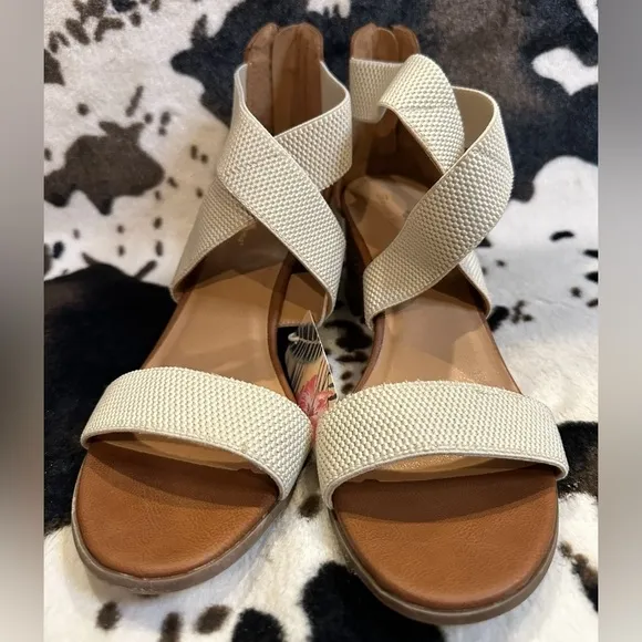 Tommy Bahama Women’s  Thalia Block Heel Sandels NWT Size 9.5
