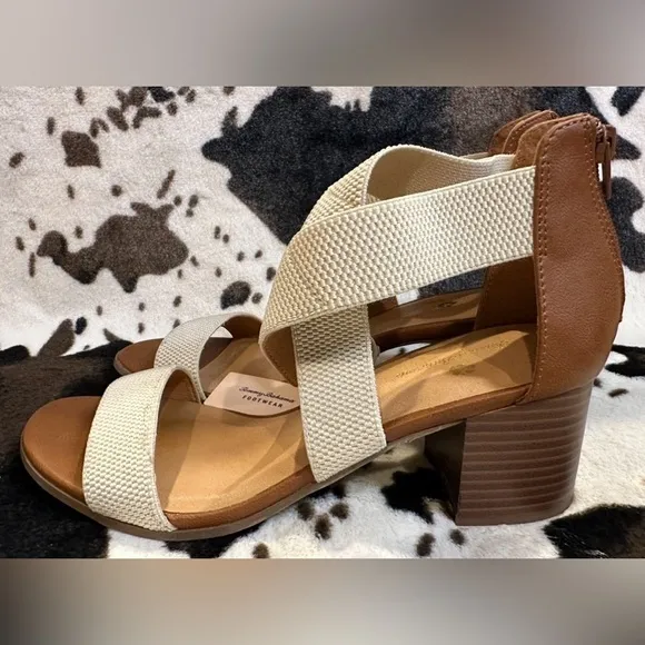 Tommy Bahama Women’s  Thalia Block Heel Sandels NWT Size 9.5