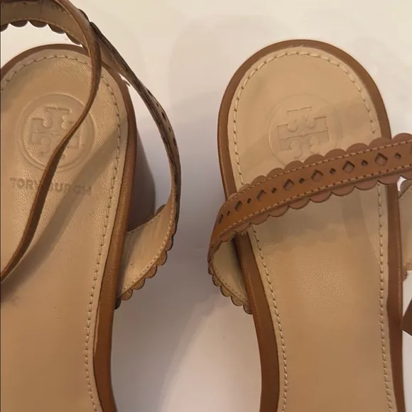 Tory Burch 9-1/2 Tan Marguerite Perforated Flower Detail Sandals