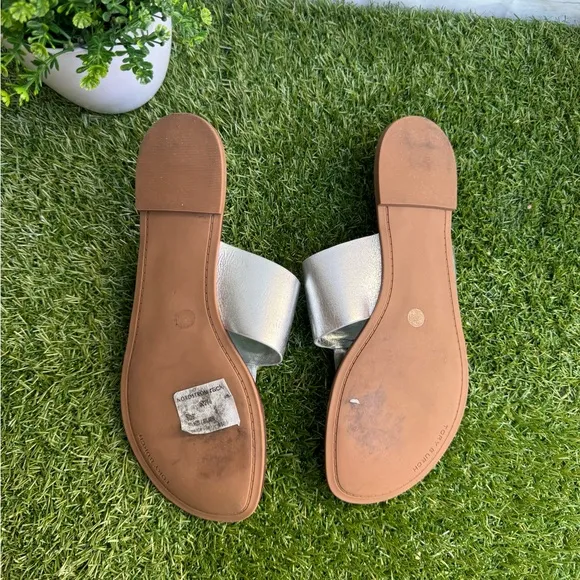 Tory Burch Benton Band Sandal SilverMetallic size 9 gently used